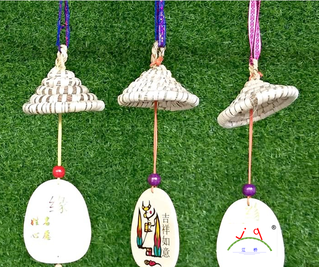 Straw hat pendant